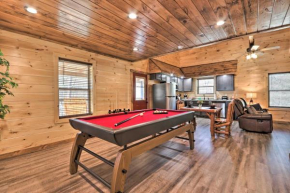 Evolve Cabin Getaway with Hot Tub 1 Mi to Parkway